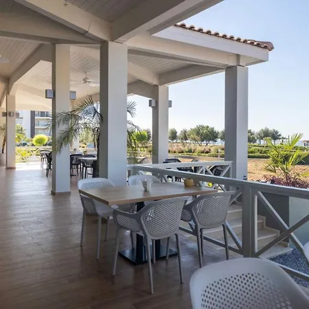 In Thalassa & Retreat